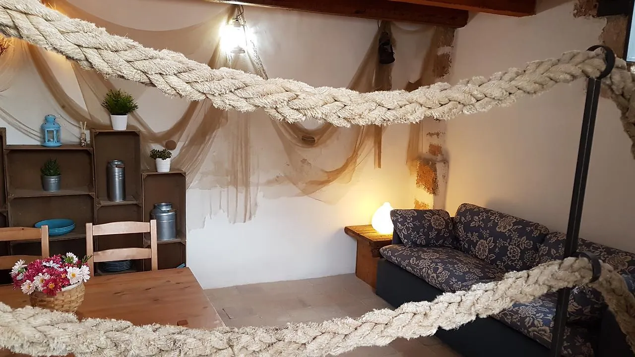 Country house Il Nido Guest House La Banca Italy