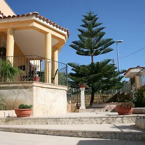 Couette-café Mara, Noto